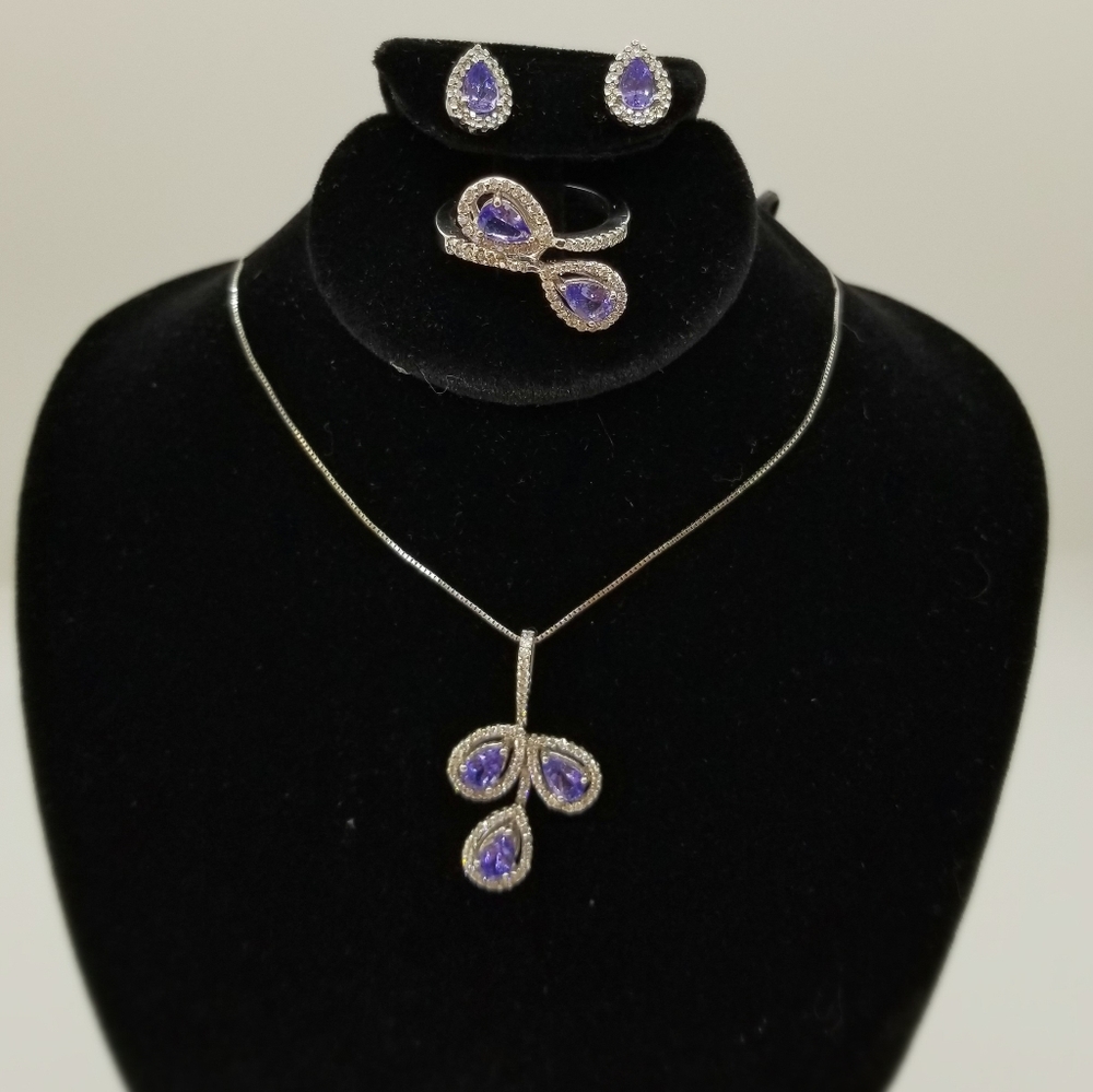 Tanzanite and Diamond Set in 14k White Gold